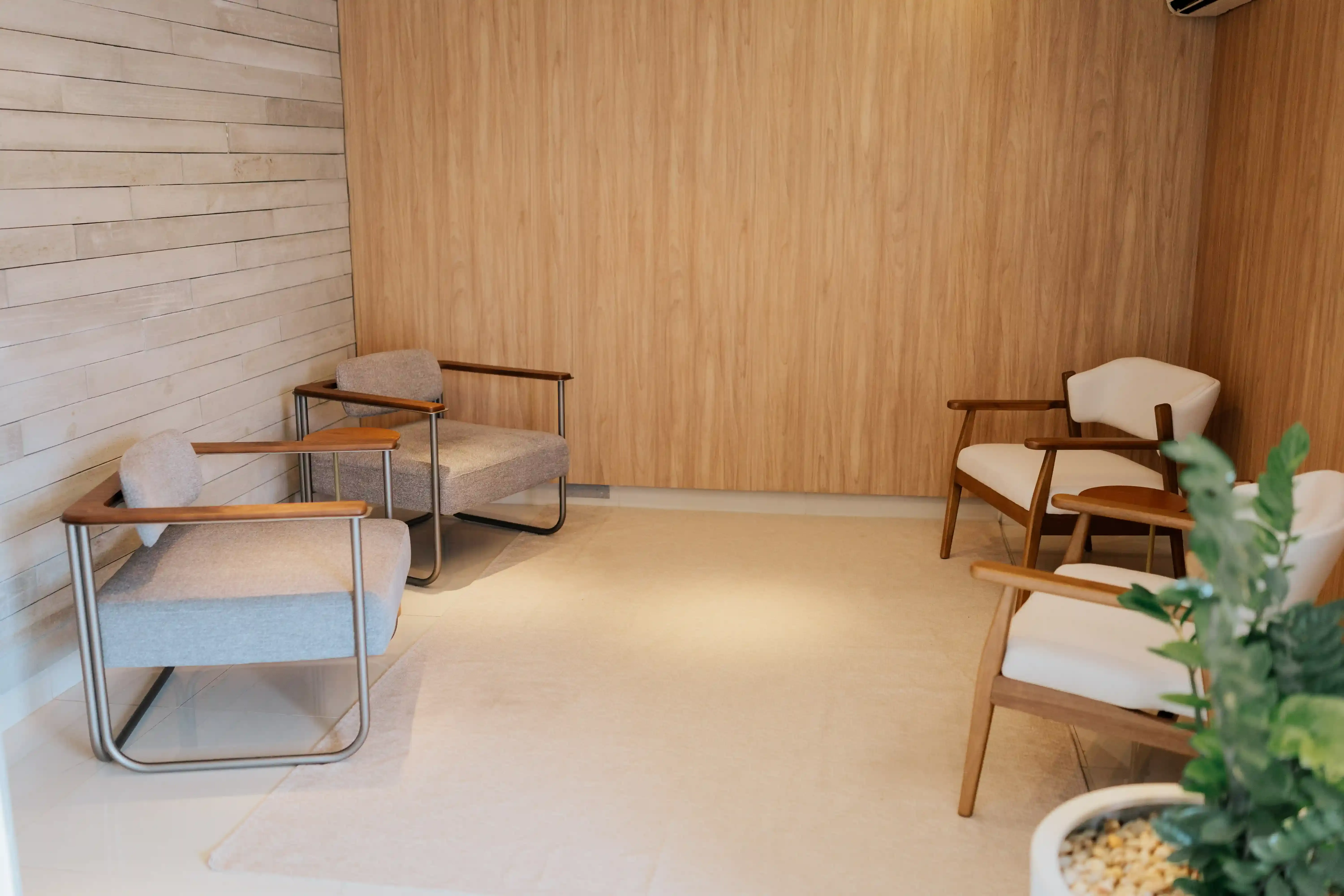 Visão ampla da recepção do escritório Fernandes Ayres